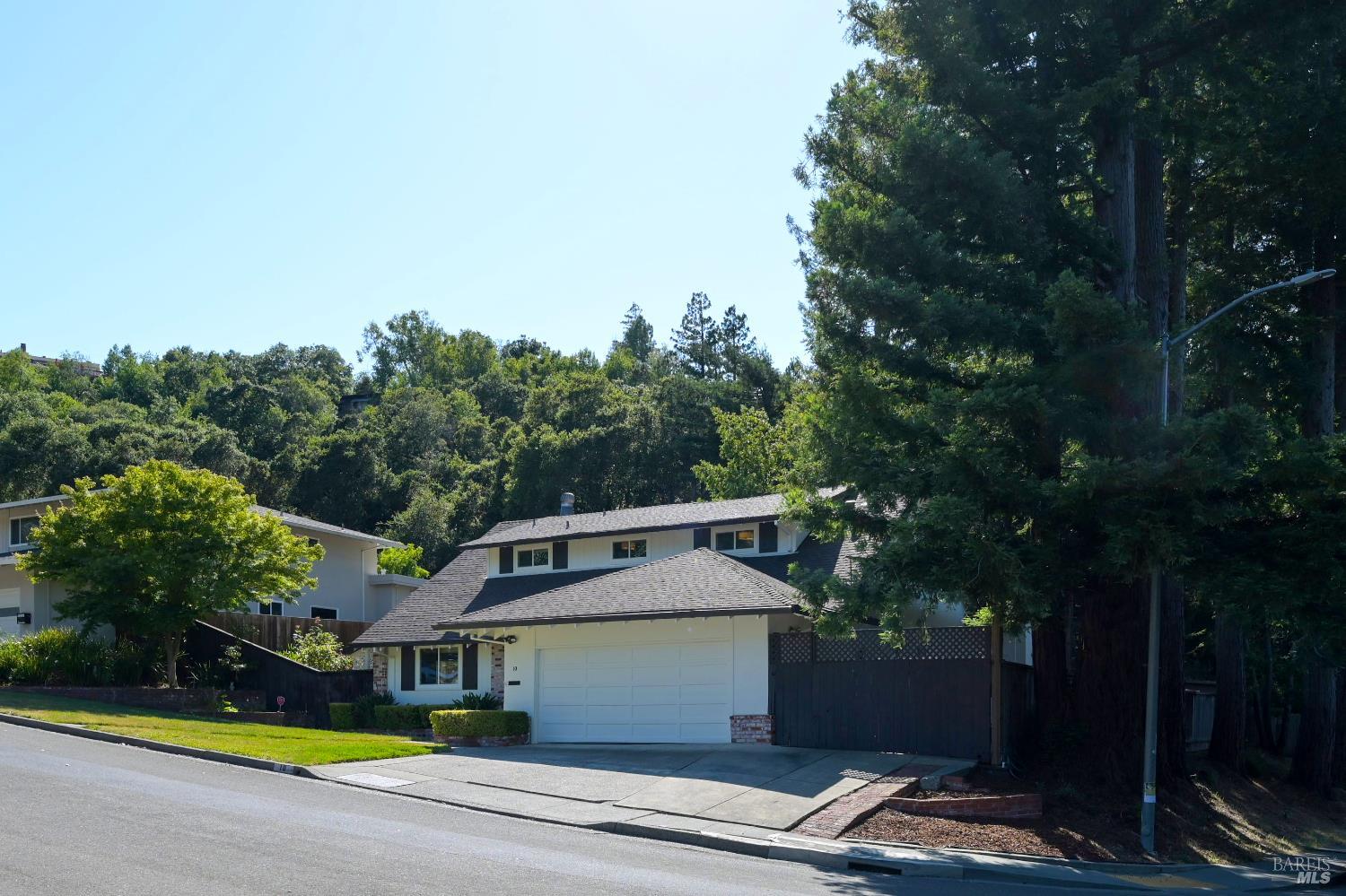 10 Pebble Beach Dr