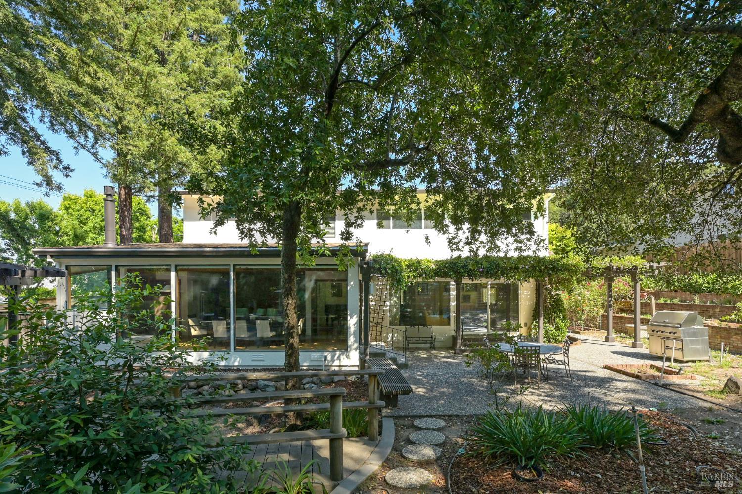 10 Pebble Beach Dr