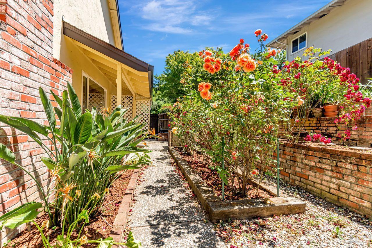 10 Pebble Beach Dr