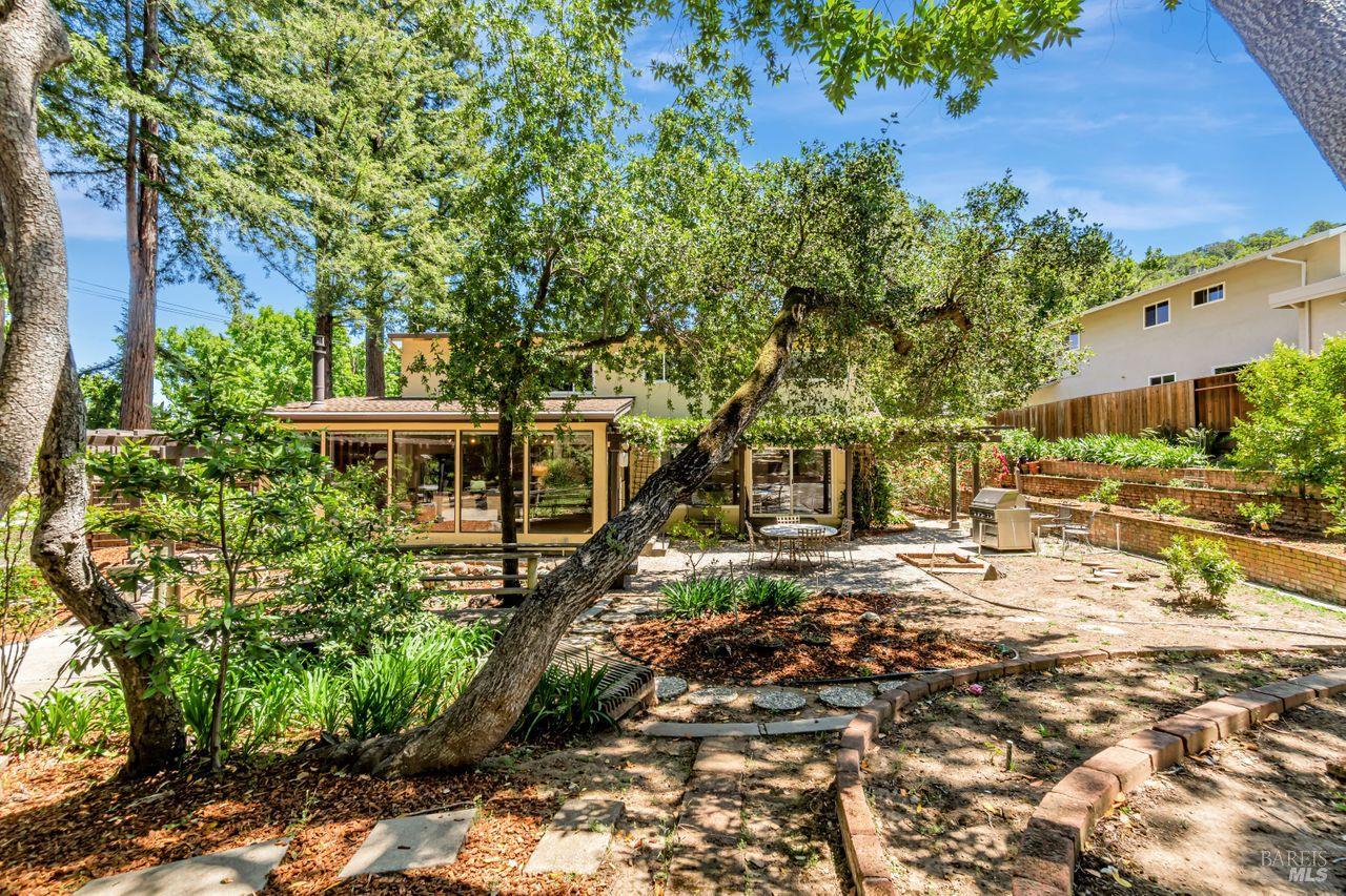 10 Pebble Beach Dr