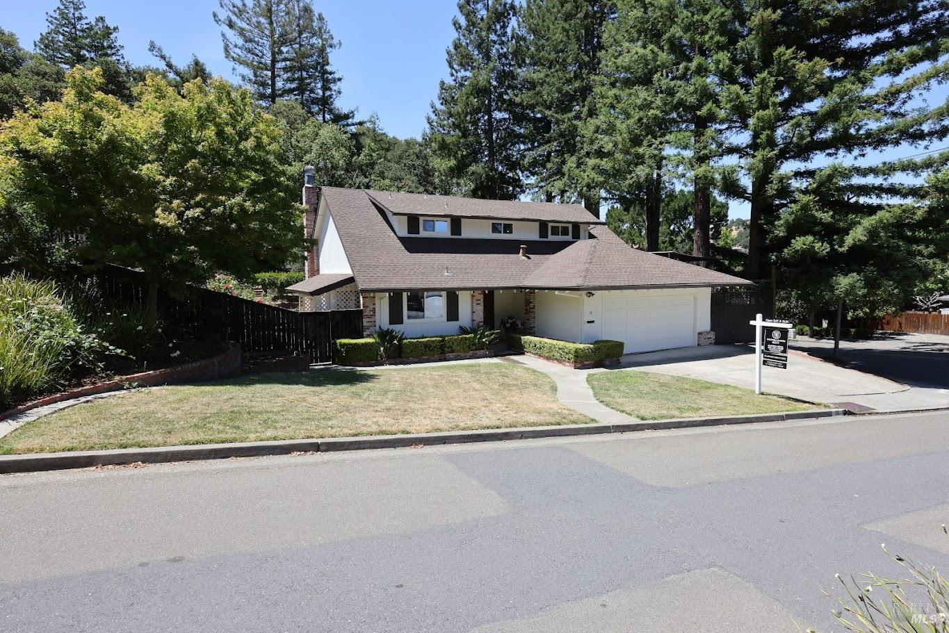 10 Pebble Beach Dr