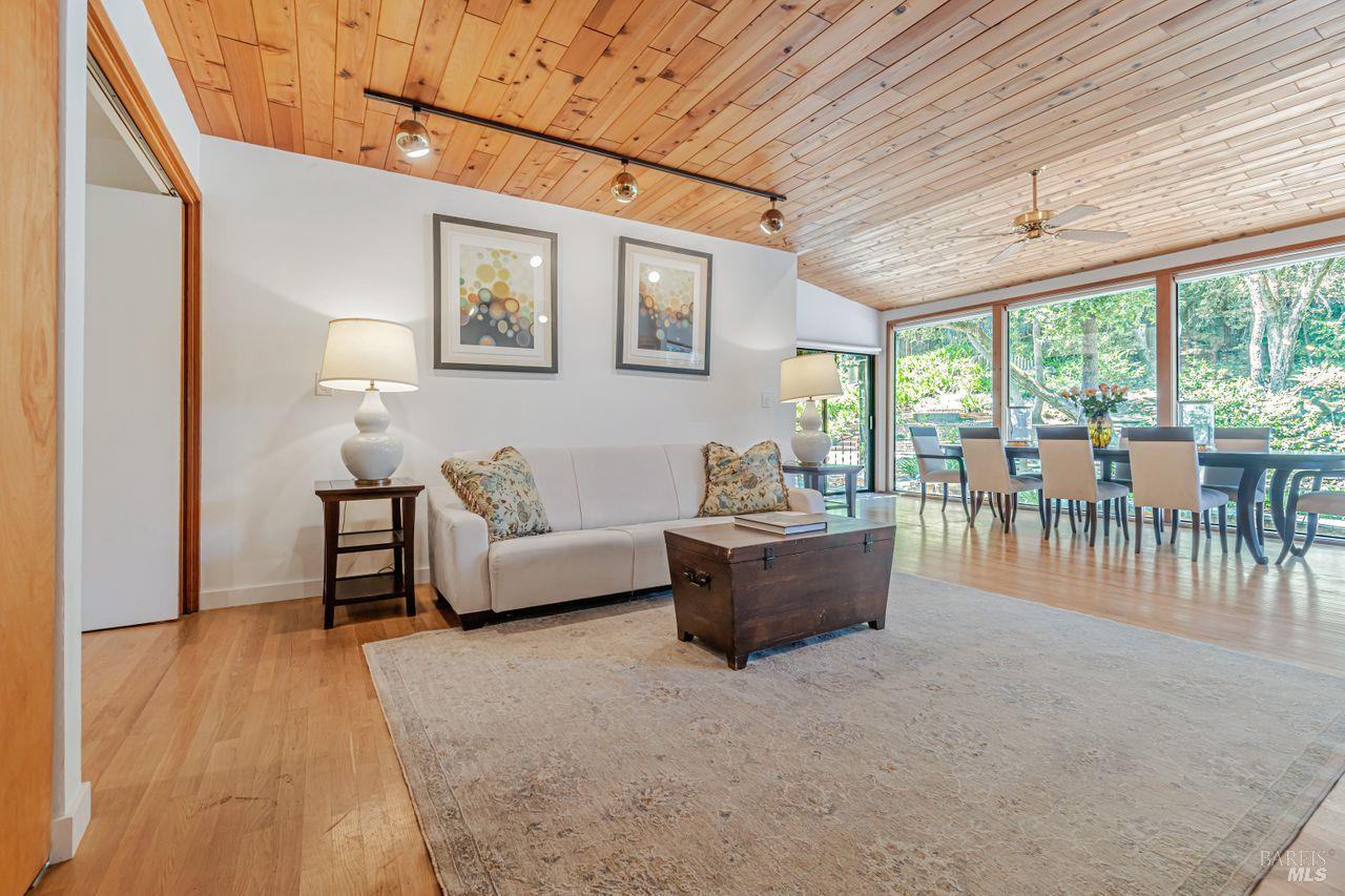 10 Pebble Beach Dr