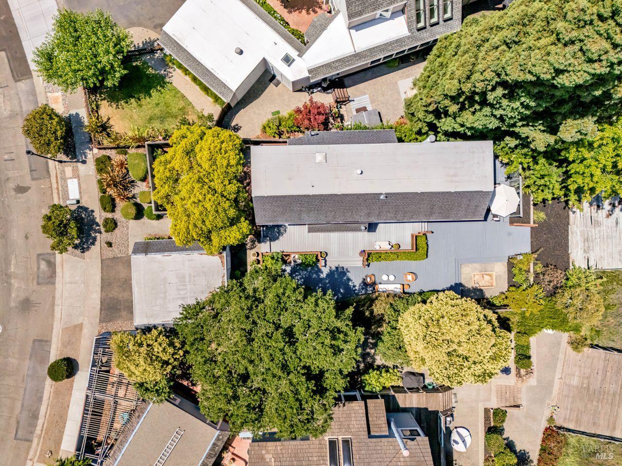 2541 Topaz Dr