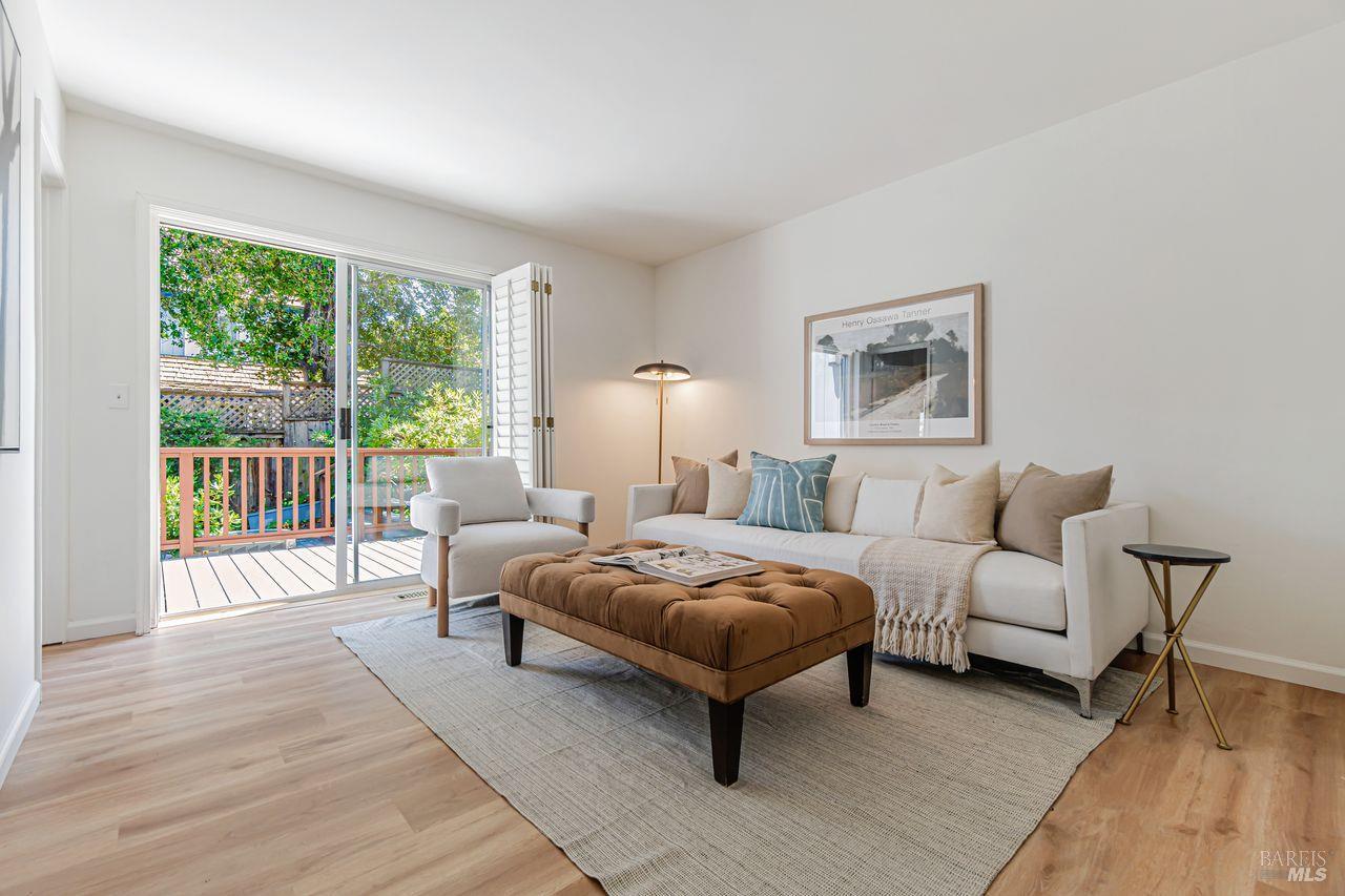 2541 Topaz Dr