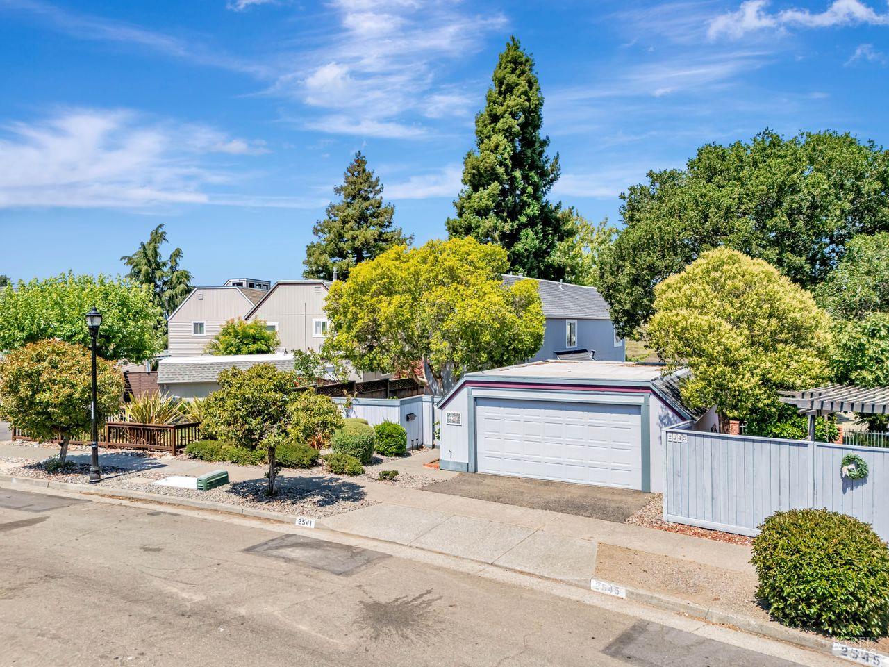 2541 Topaz Dr