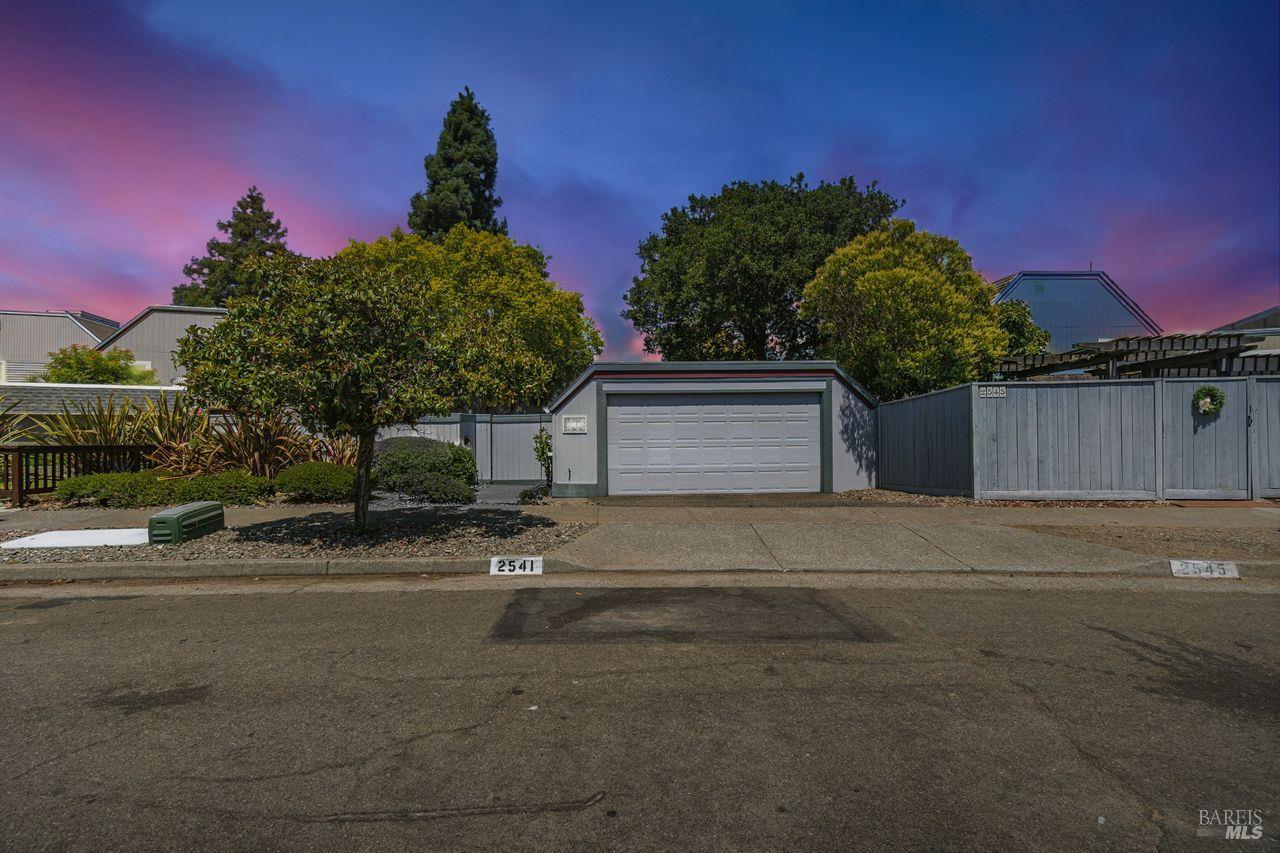 2541 Topaz Dr