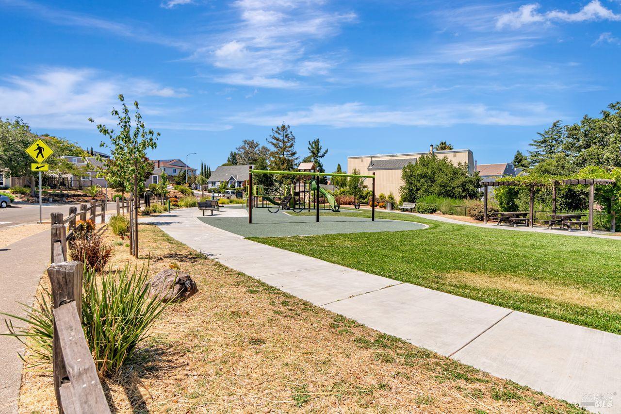 2541 Topaz Dr