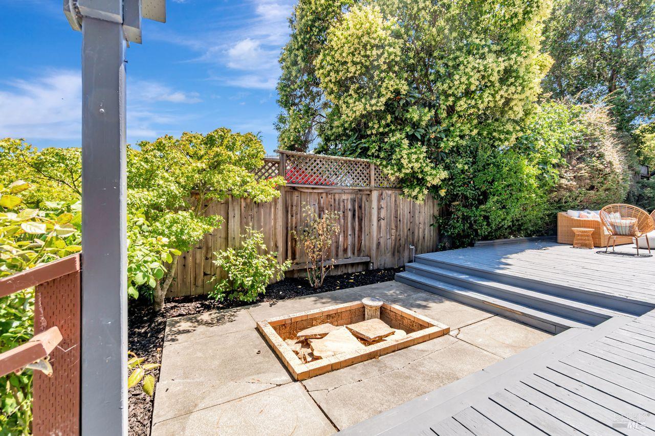 2541 Topaz Dr