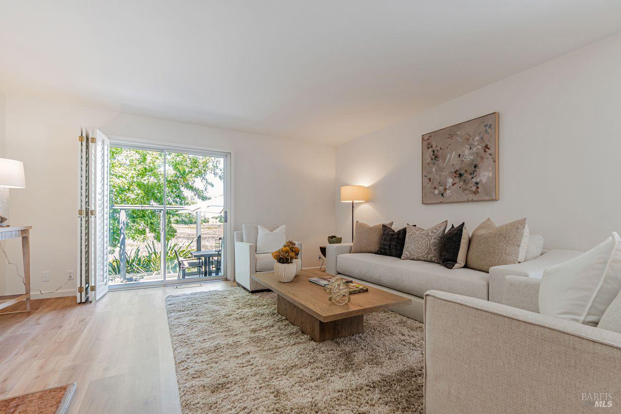 2541 Topaz Dr