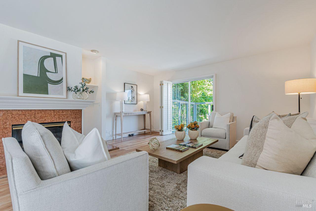 2541 Topaz Dr