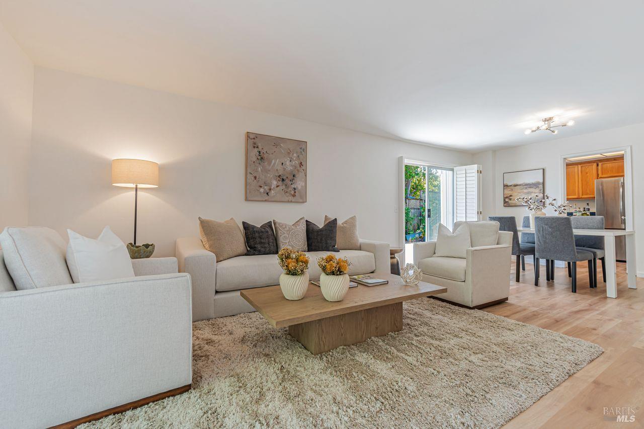 2541 Topaz Dr