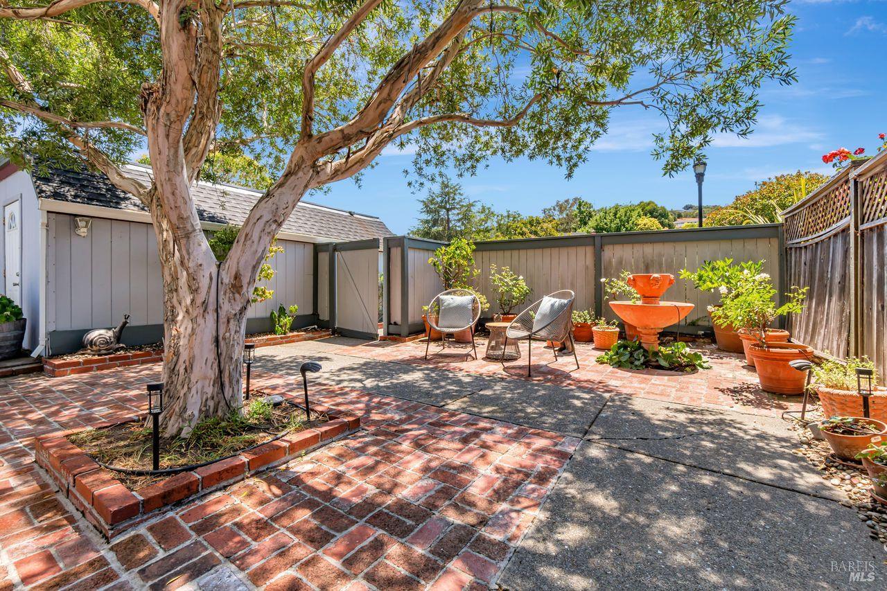 2541 Topaz Dr