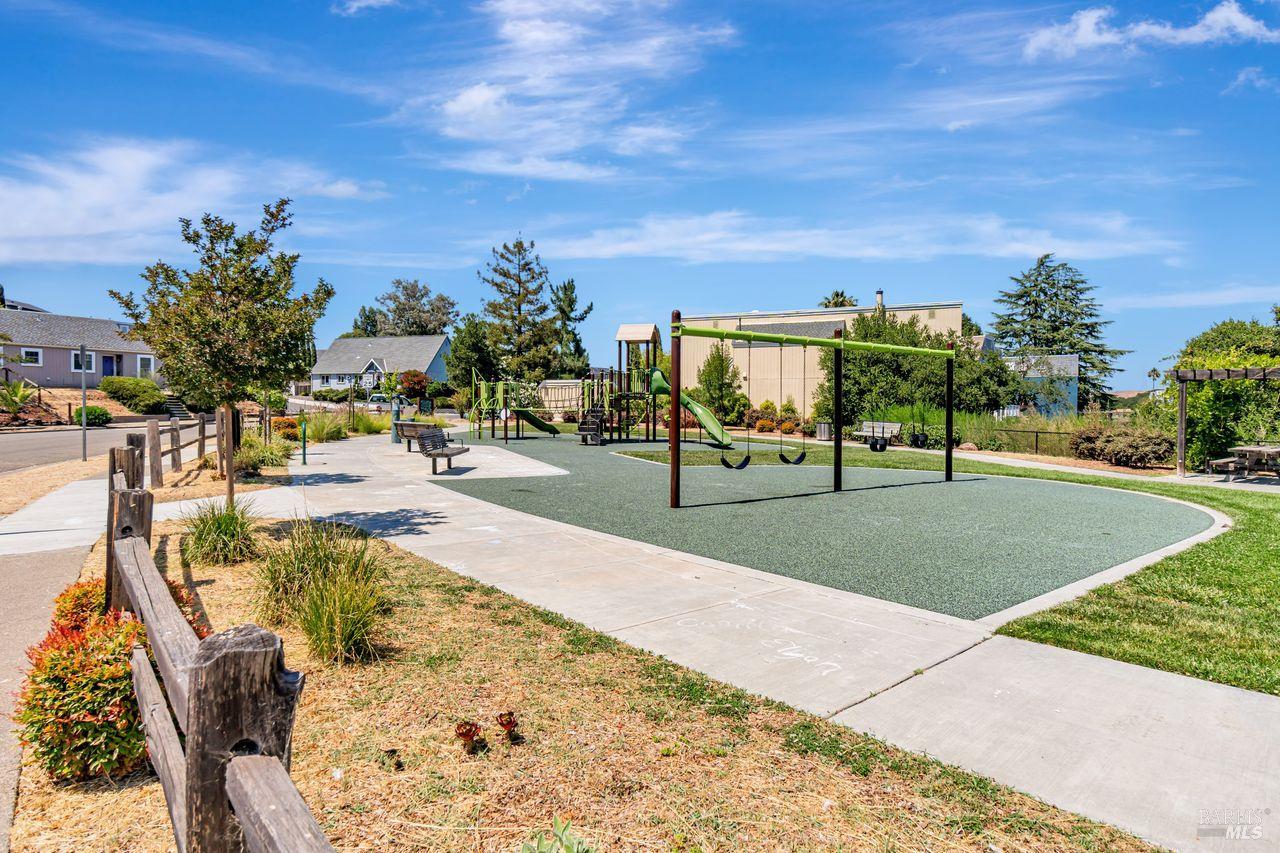 2541 Topaz Dr