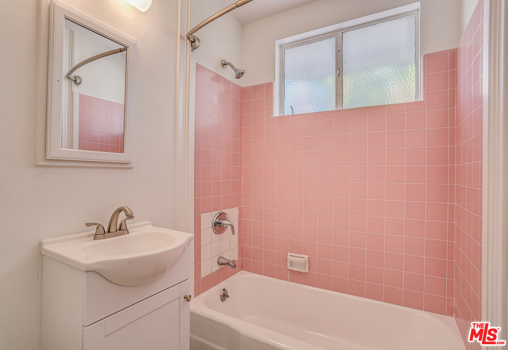 459 E Avenida Olancha Unit: 2