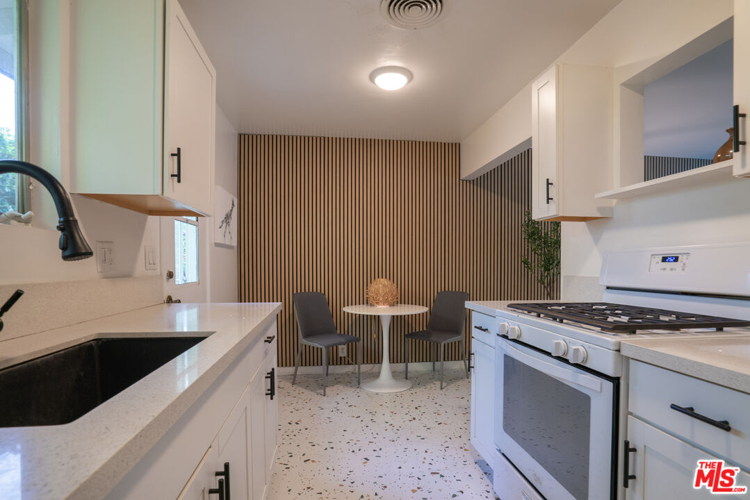 459 E Avenida Olancha Unit: 2