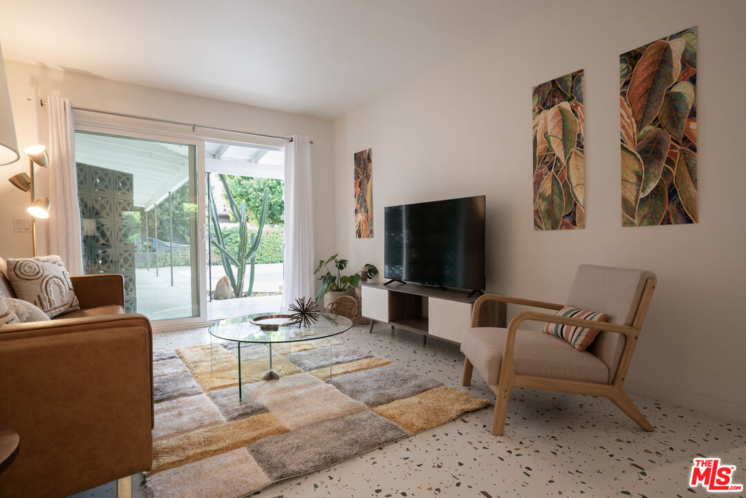 459 E Avenida Olancha Unit: 2