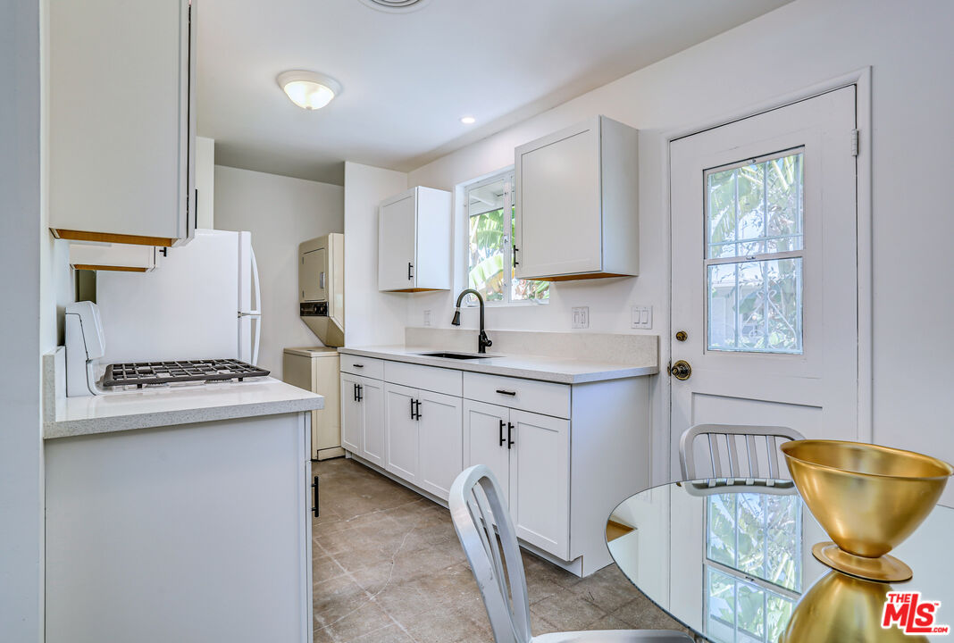 459 E Avenida Olancha Unit: 2