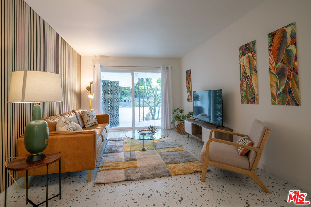459 E Avenida Olancha Unit: 1