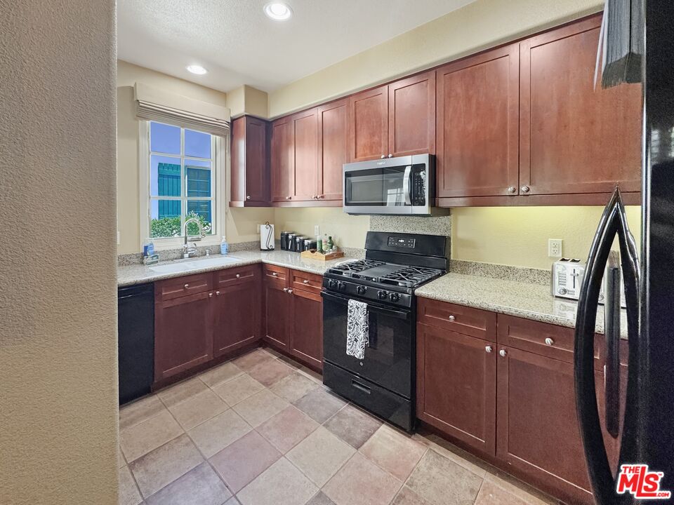 48696 Legacy Dr