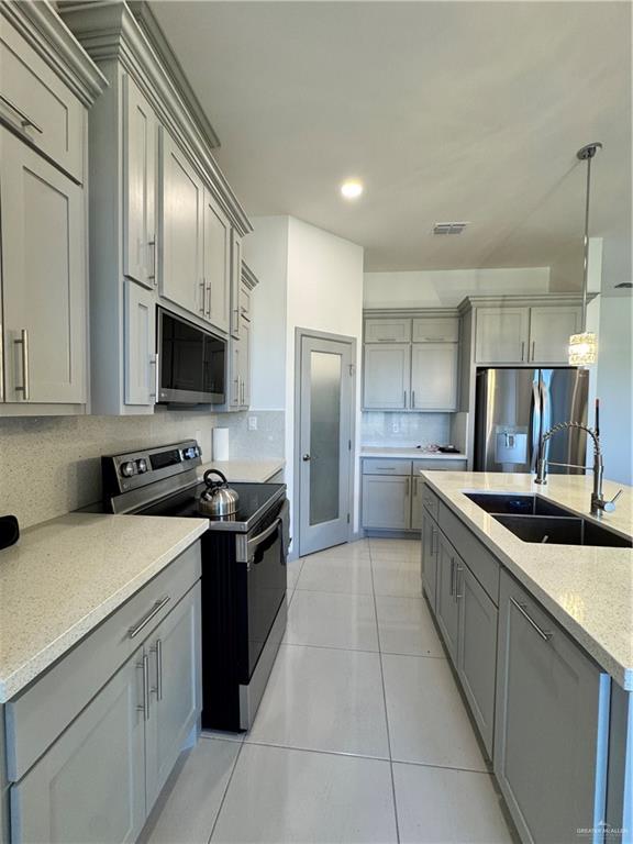 1207 E Danielle Avenue