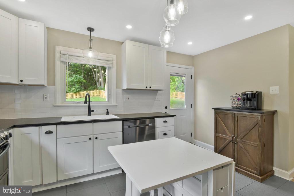 7308 Bunker Hill Rd