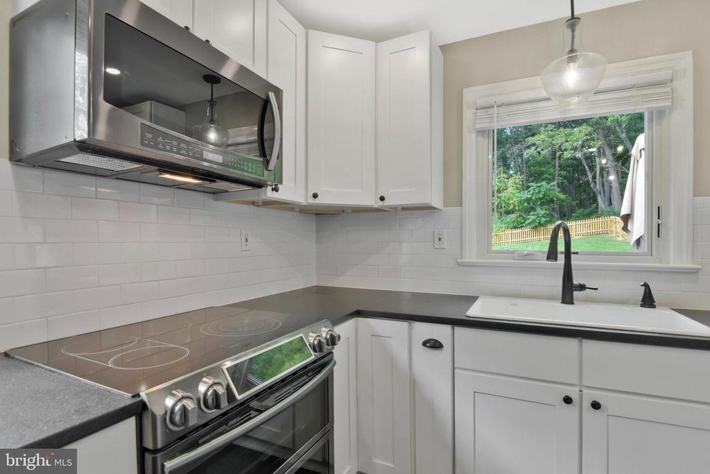 7308 Bunker Hill Rd