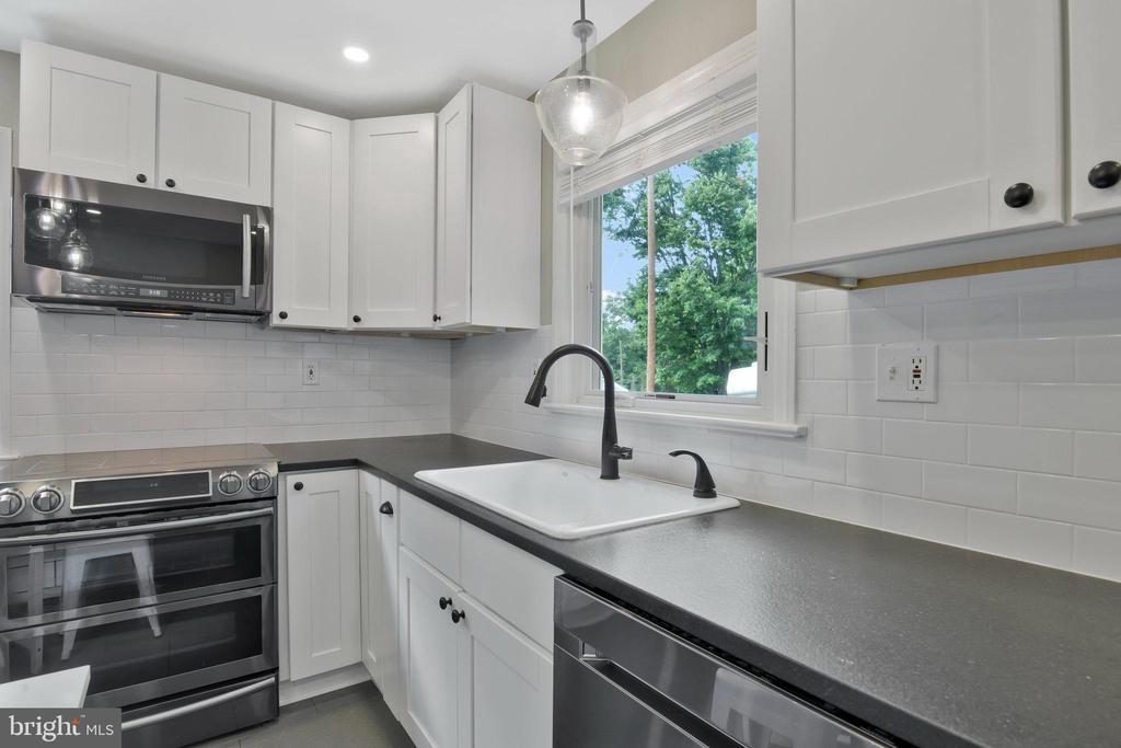 7308 Bunker Hill Rd