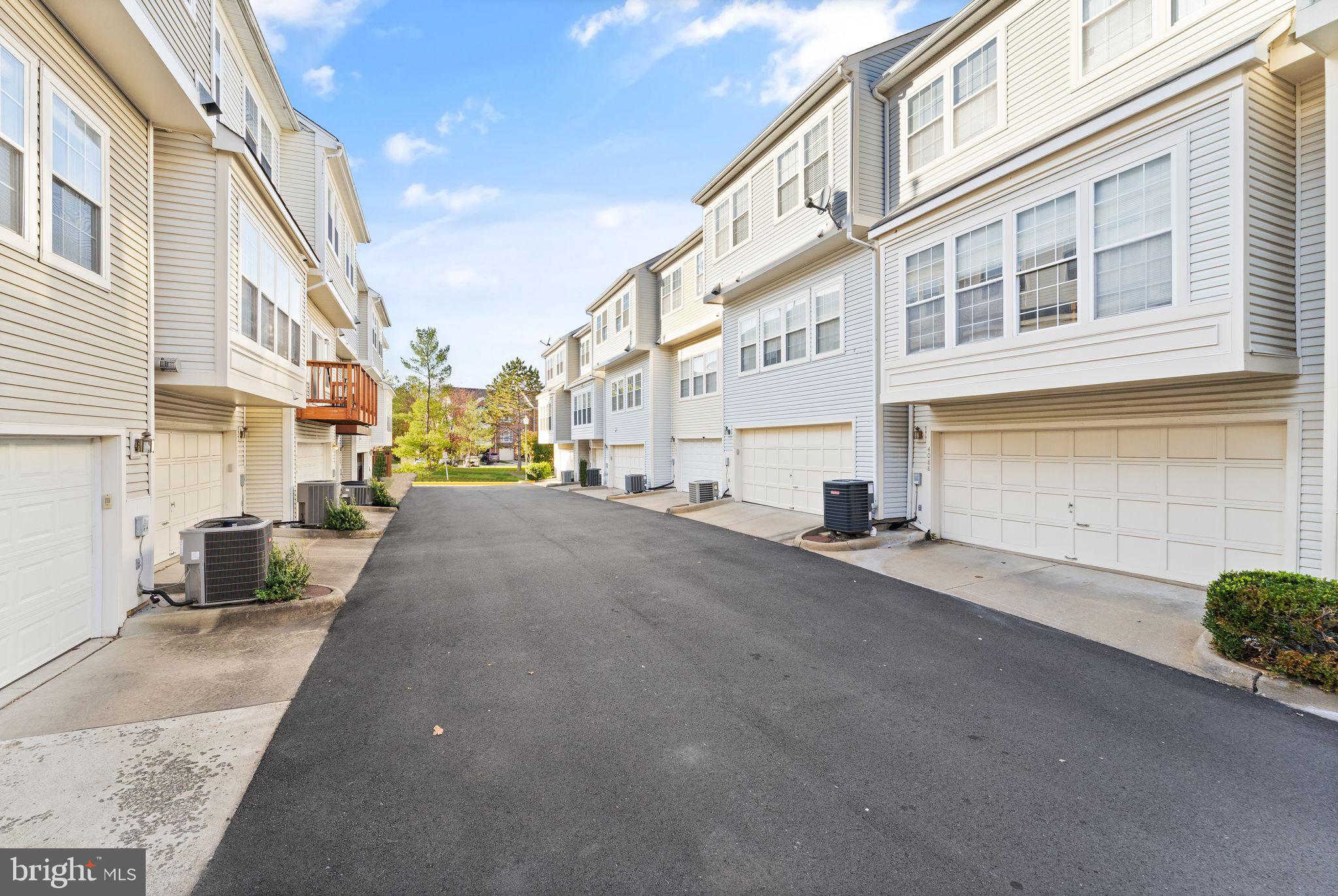 4094 Fountainside Ln