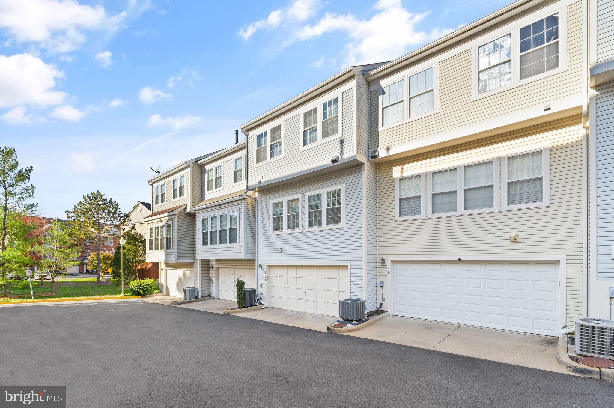 4094 Fountainside Ln