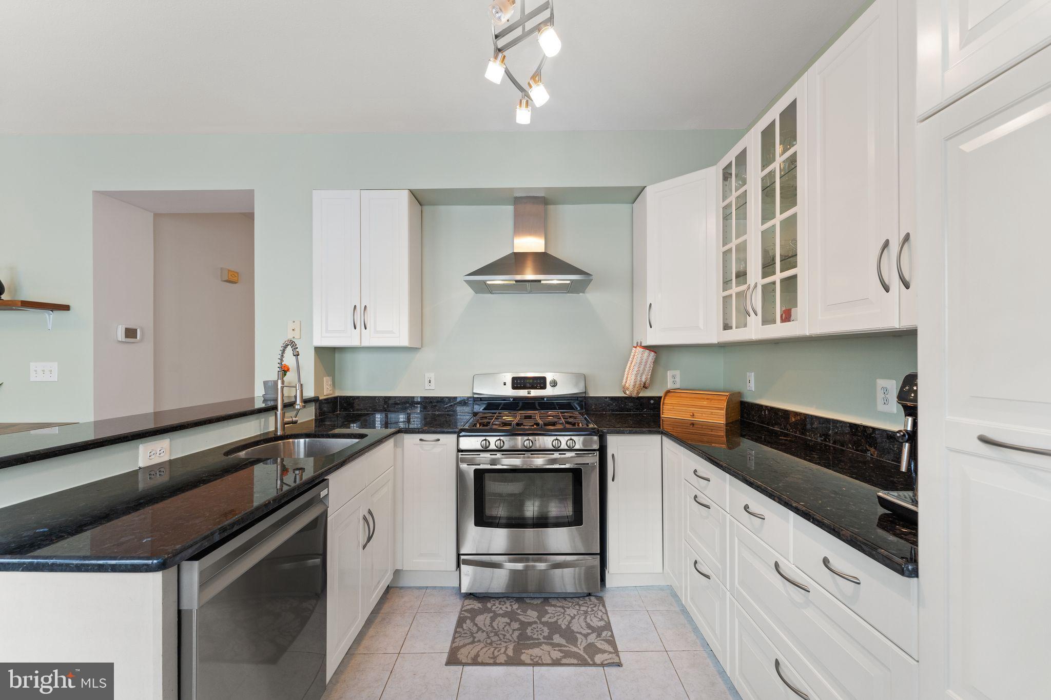 4094 Fountainside Ln