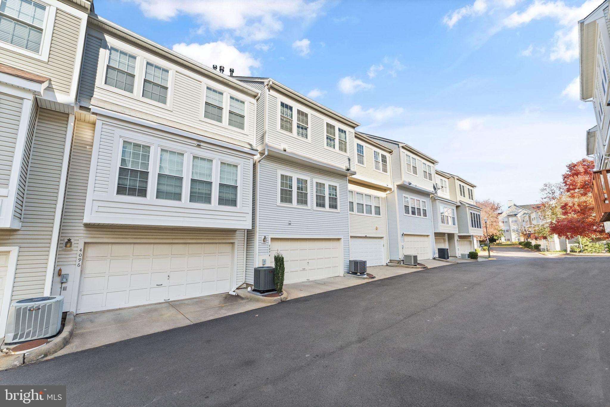 4094 Fountainside Ln