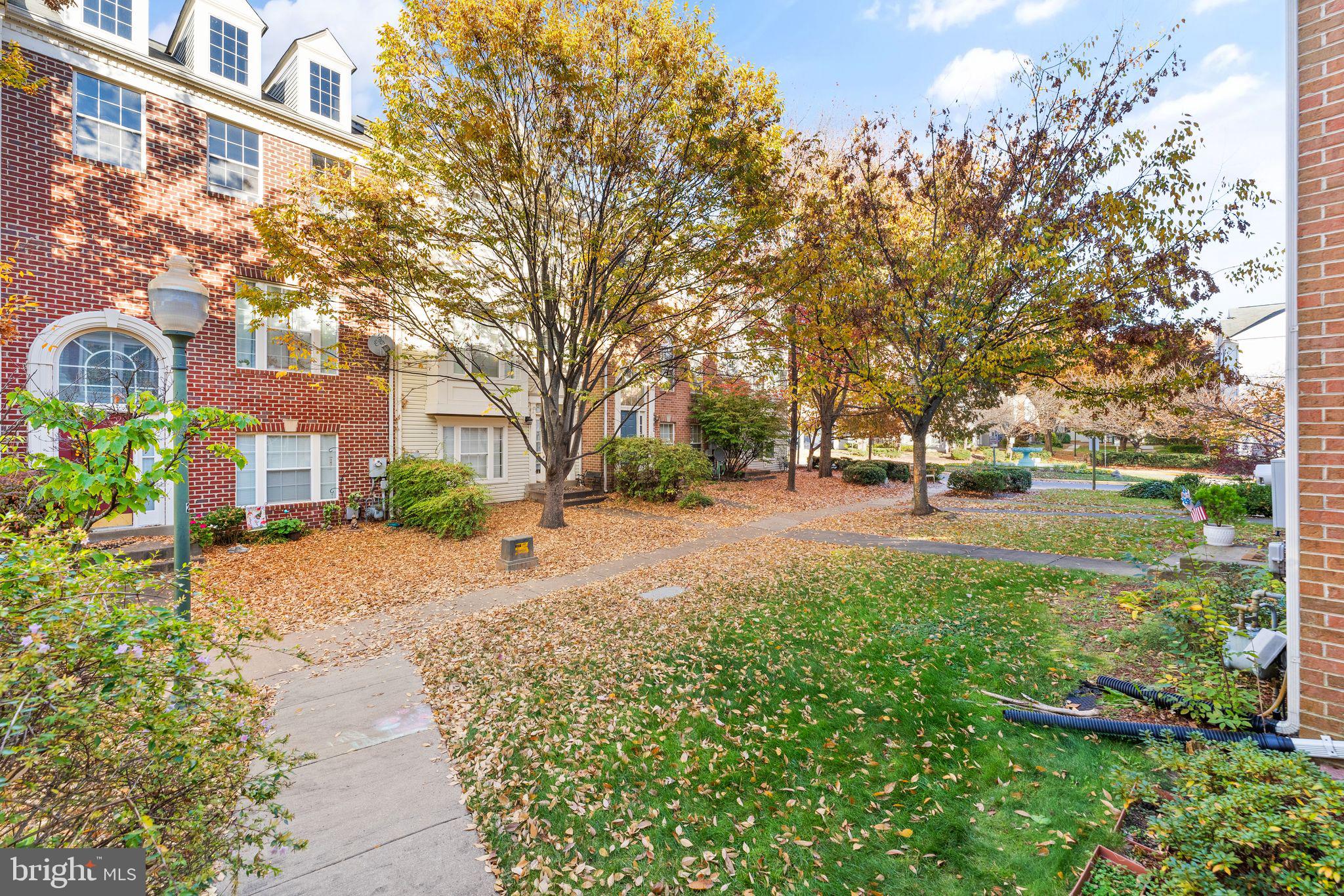 4094 Fountainside Ln