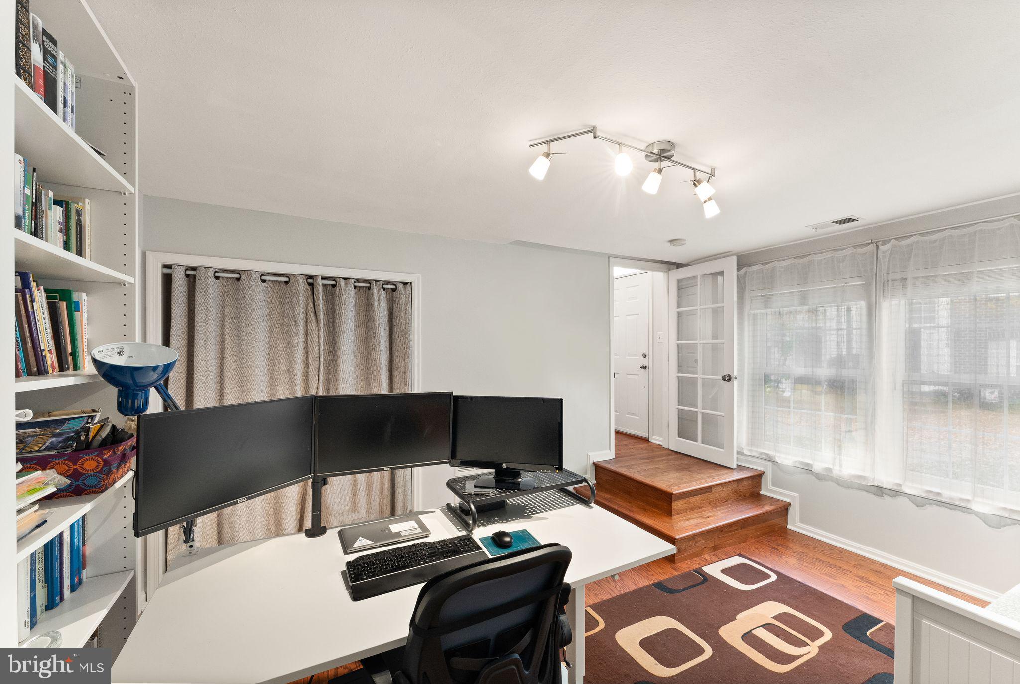 4094 Fountainside Ln