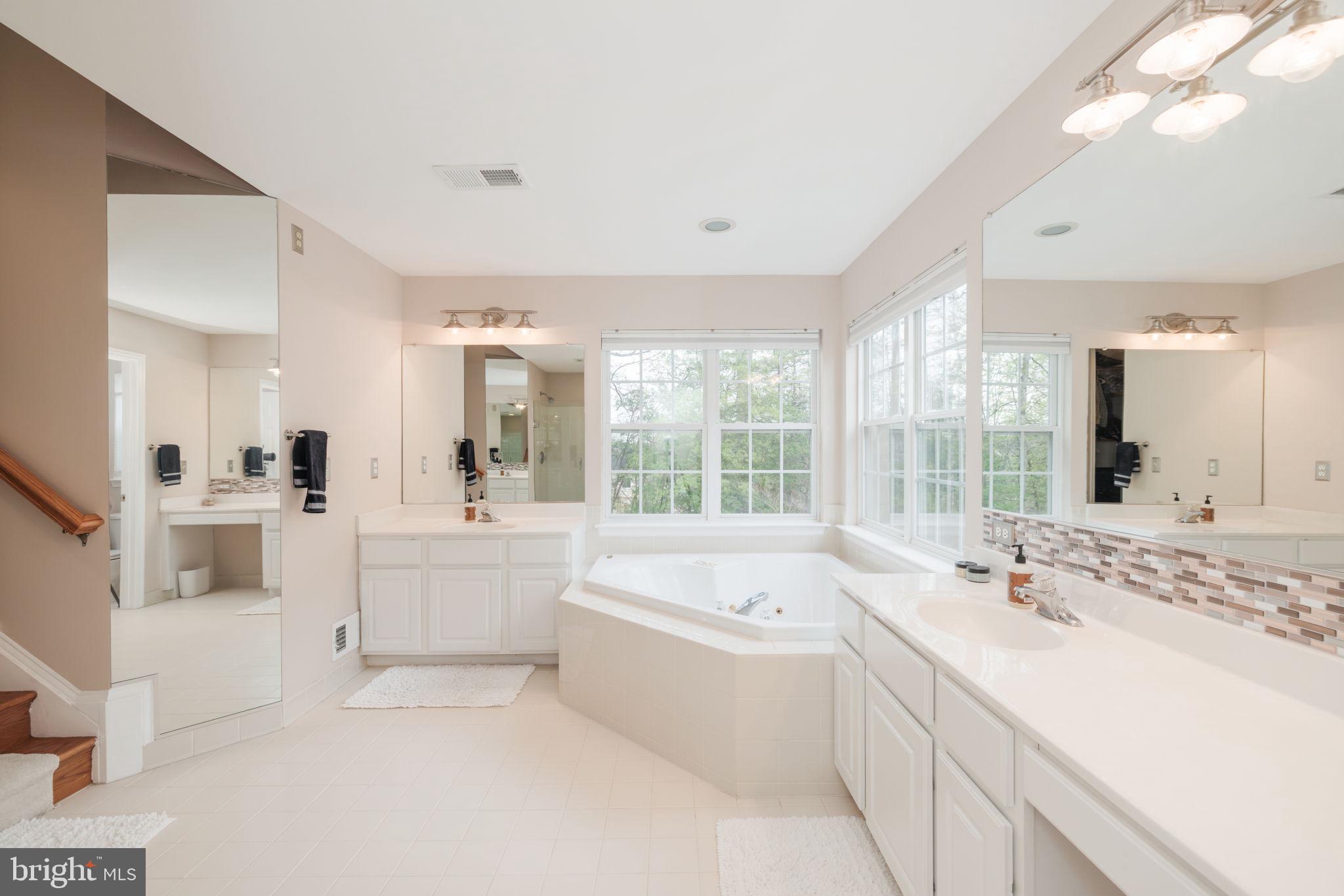 7226 Lyndam Hill Cir