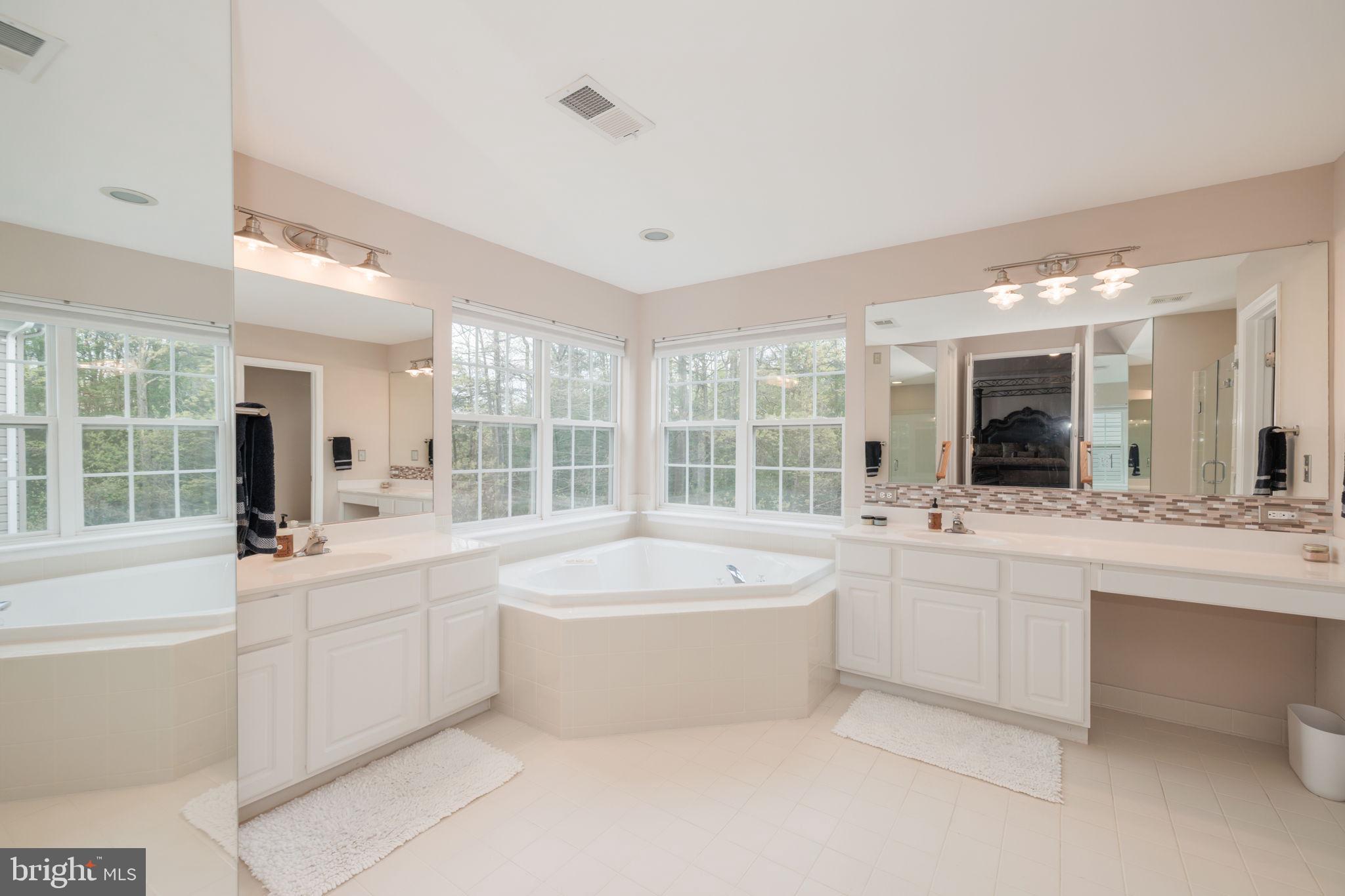 7226 Lyndam Hill Cir