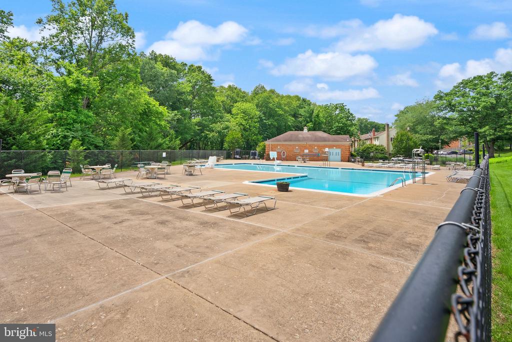 9882 High Water Ct