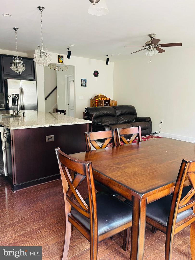 42841 Edgegrove Heights Ter