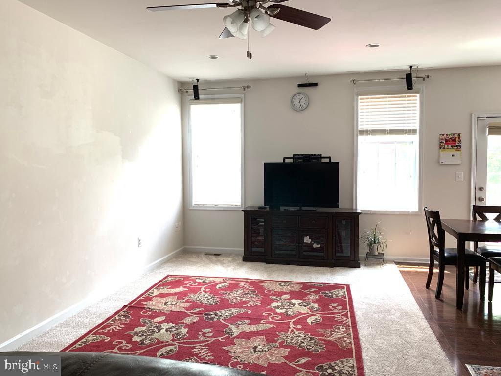 42841 Edgegrove Heights Ter