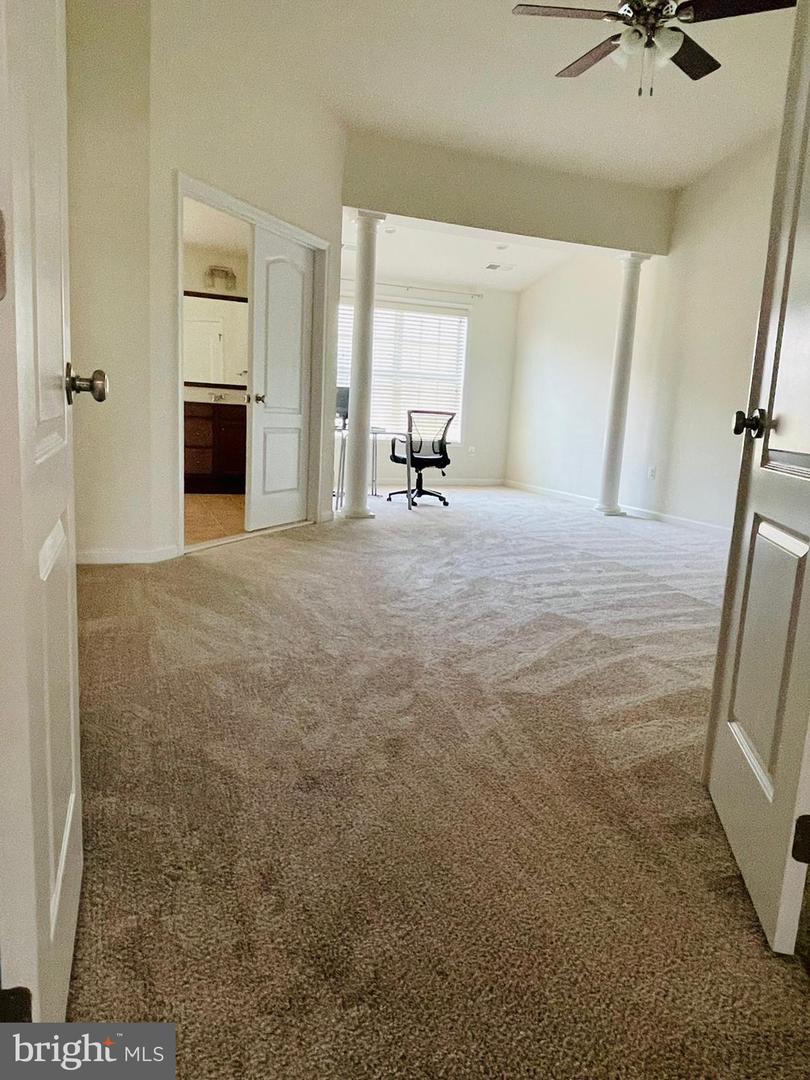 42841 Edgegrove Heights Ter