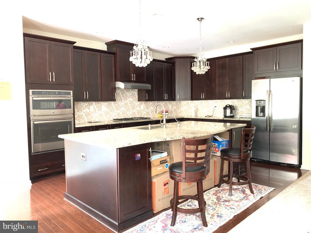 42841 Edgegrove Heights Ter