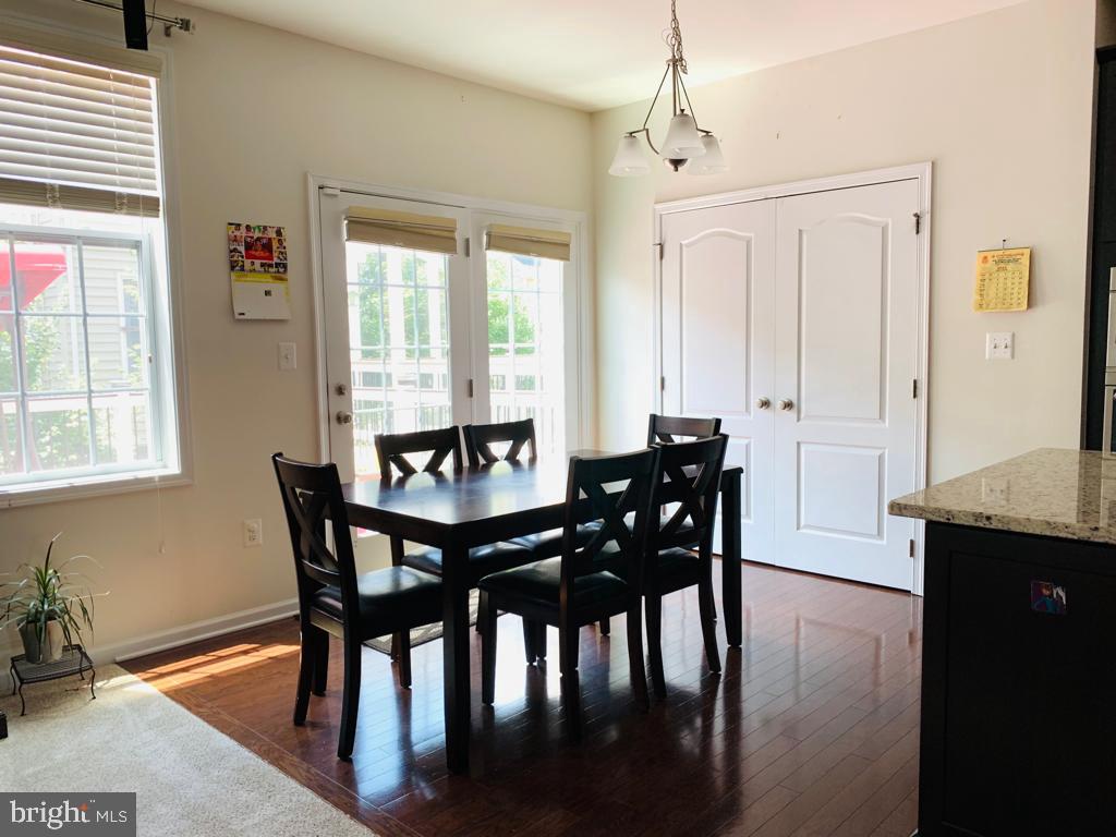 42841 Edgegrove Heights Ter