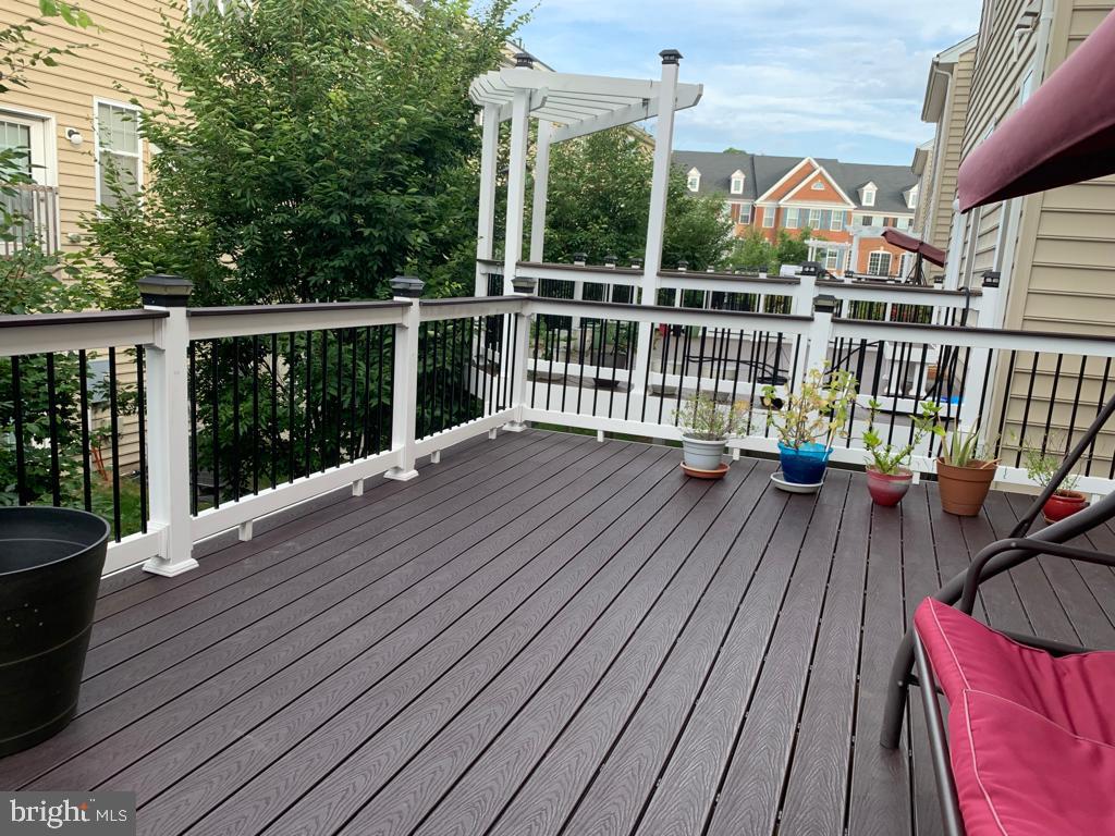 42841 Edgegrove Heights Ter