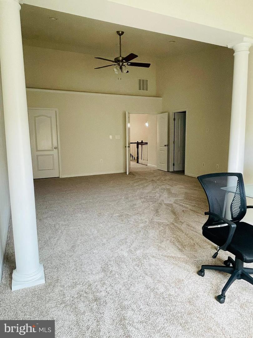 42841 Edgegrove Heights Ter