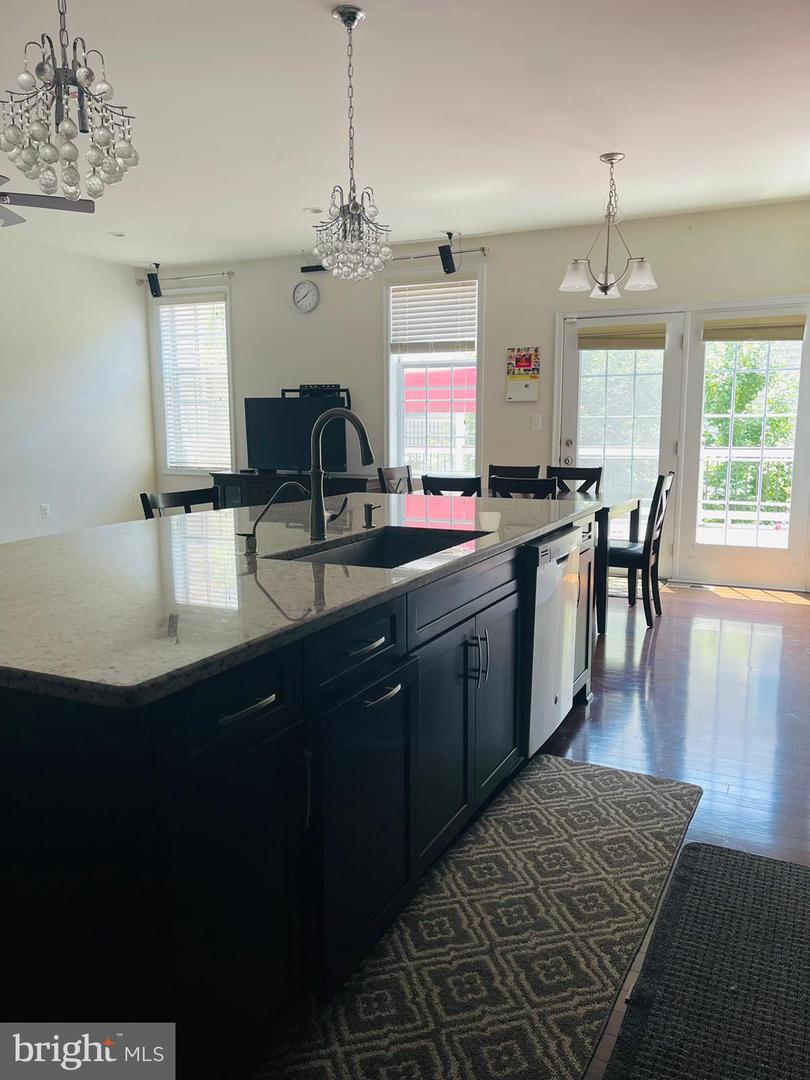 42841 Edgegrove Heights Ter