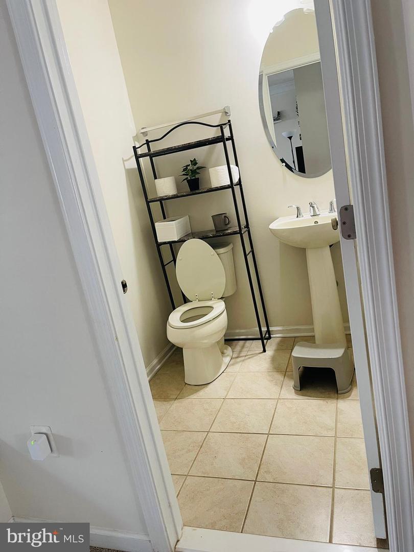 42841 Edgegrove Heights Ter