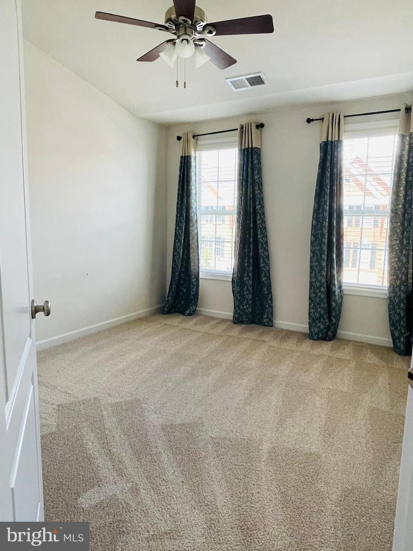 42841 Edgegrove Heights Ter