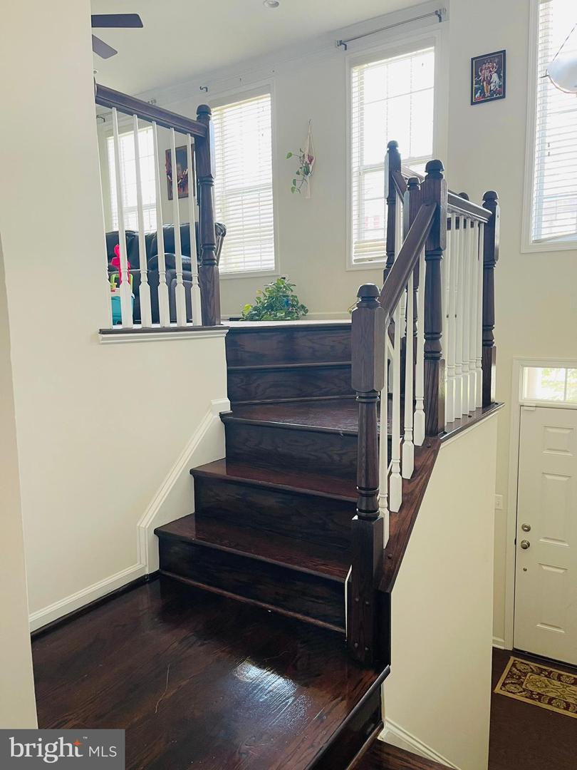 42841 Edgegrove Heights Ter