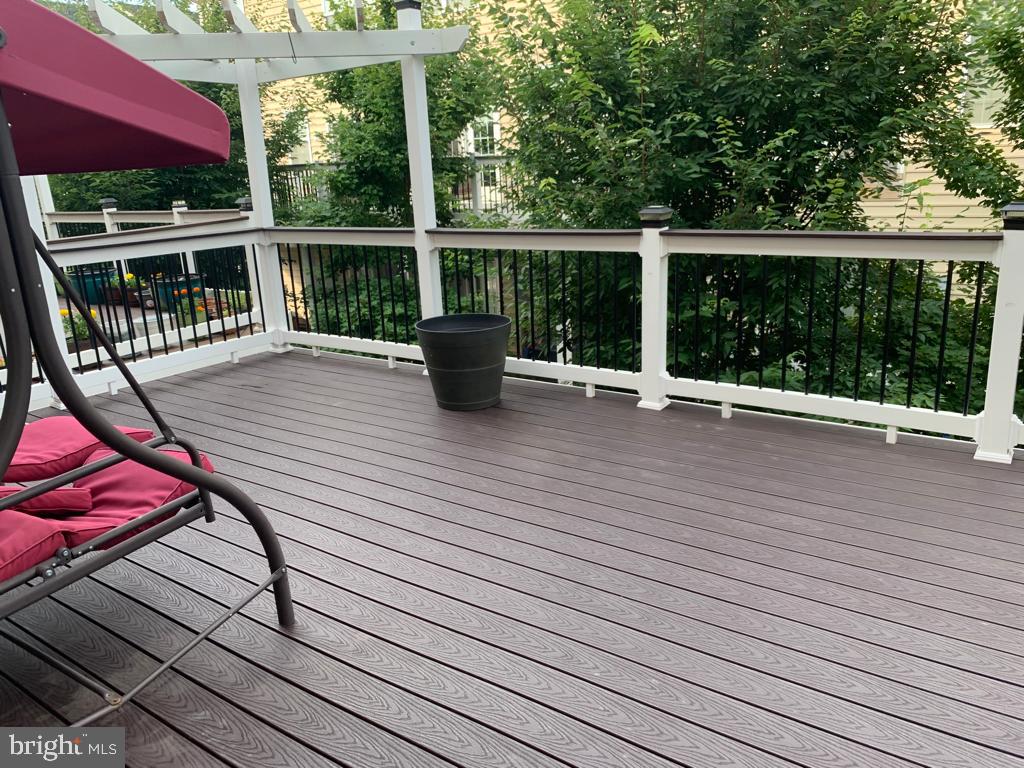 42841 Edgegrove Heights Ter