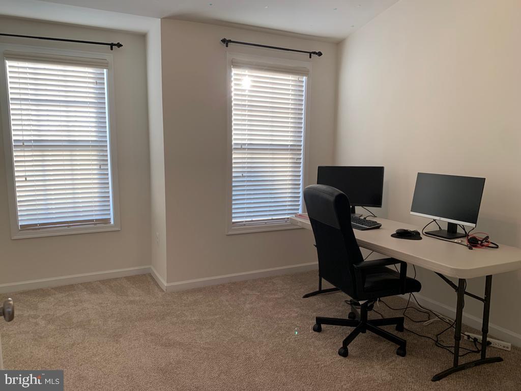 42841 Edgegrove Heights Ter