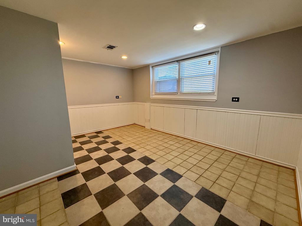 19560 SMITH CIRCLE